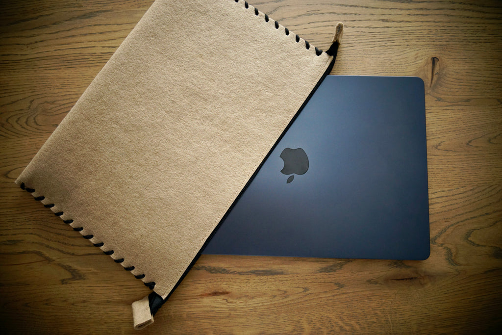 MacBook Case ZIP "with string" (Cappuccino&Black)