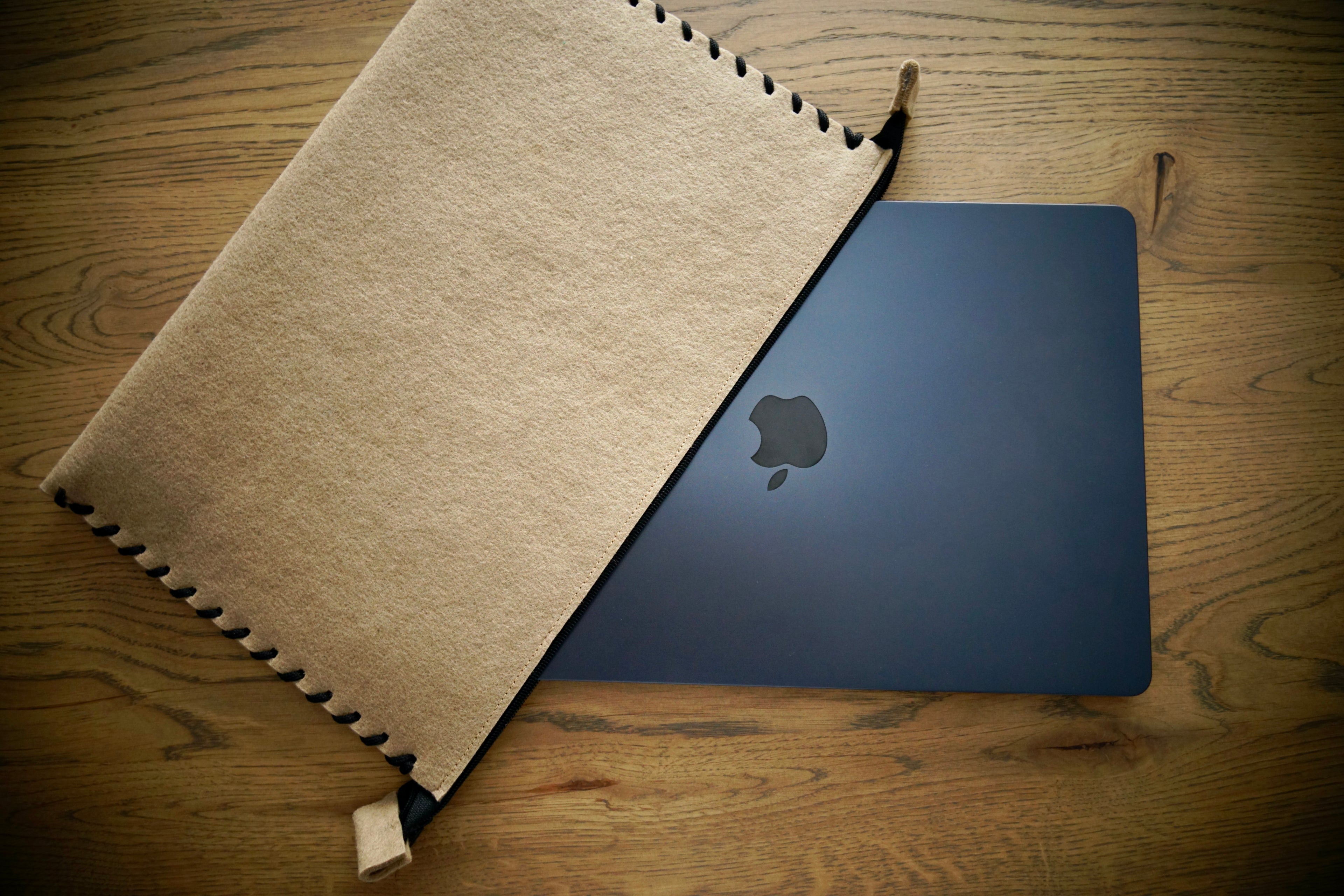MacBook Case ZIP "with string" (Cappuccino&Black)