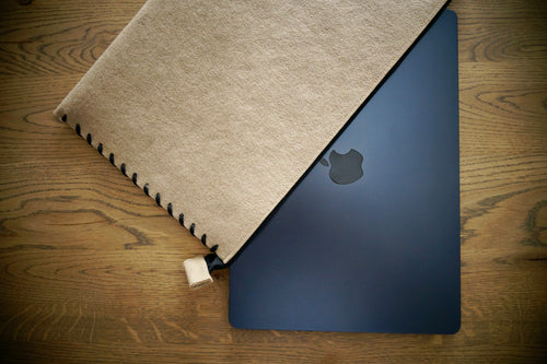 MacBook Case ZIP "with string" (Cappuccino&Black)