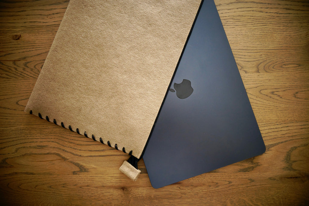MacBook Case ZIP "with string" (Cappuccino&Black)
