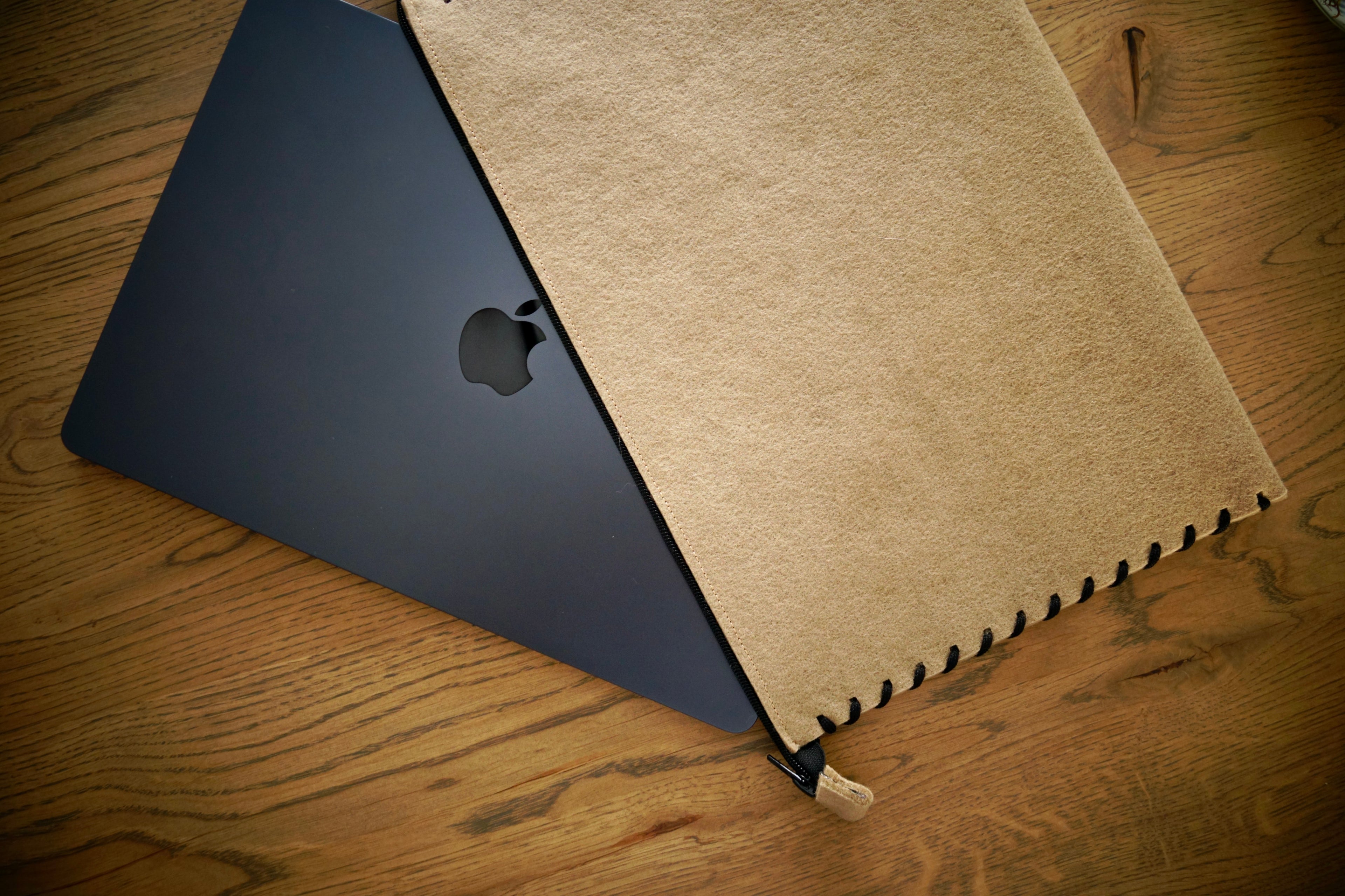 MacBook Case ZIP "with string" (Cappuccino&Black)