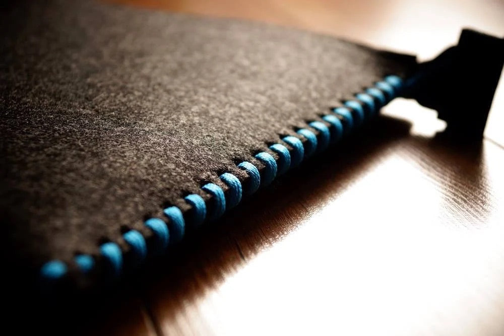 MacBook Case ZIP "with string" (Black&Blue)