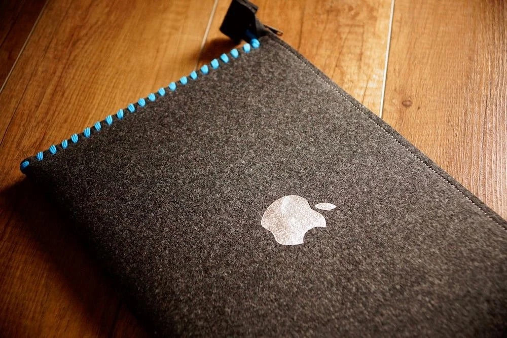 MacBook Case ZIP "with string" (Black&Blue)